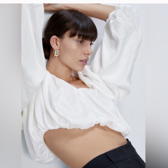 New with tags size small Zara balloon puff sleeve blouse so pretty! - Picture 2 of 5